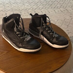 Jordan's black size 11 like new